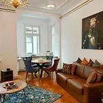 Apartamento Exklusive Agnes In Zentraler Bestlage Von Zeitz! Vollausgestattet, Freie Parkplaetze, Magenta-tv, Highspeed Wlan, Fahrstuhl