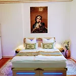 Apartamento Exklusive Agnes In Zentraler Bestlage Von Zeitz! Vollausgestattet, Freie Parkplaetze, Magenta-tv, Highspeed Wlan, Fahrstuhl Zeitz