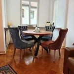 Exklusive Agnes In Zentraler Bestlage Von Zeitz! Vollausgestattet, Freie Parkplaetze, Magenta-tv, Highspeed Wlan, Fahrstuhl *