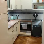 Exklusive Agnes In Zentraler Bestlage Von Zeitz! Vollausgestattet, Freie Parkplaetze, Magenta-tv, Highspeed Wlan, Fahrstuhl Apartamento