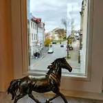 Apartamento Exklusive Agnes In Zentraler Bestlage Von Zeitz! Vollausgestattet, Freie Parkplaetze, Magenta-tv, Highspeed Wlan, Fahrstuhl Zeitz