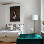 Exklusive Agnes In Zentraler Bestlage Von Zeitz! Vollausgestattet, Freie Parkplaetze, Magenta-tv, Highspeed Wlan, Fahrstuhl *