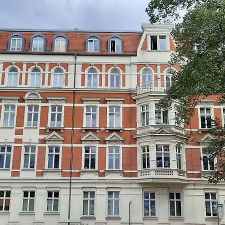 Апартаменты Exklusive Agnes In Zentraler Bestlage Von Zeitz! Vollausgestattet, Freie Parkplaetze, Magenta-tv, Highspeed Wlan, Fahrstuhl *