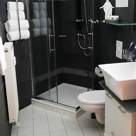 Exklusive Agnes In Zentraler Bestlage Von Zeitz! Vollausgestattet, Freie Parkplaetze, Magenta-tv, Highspeed Wlan, Fahrstuhl Apartamento