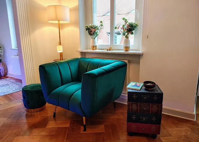 Exklusive Agnes In Zentraler Bestlage Von Zeitz! Vollausgestattet, Freie Parkplaetze, Magenta-tv, Highspeed Wlan, Fahrstuhl Цайц