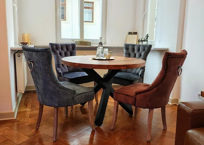 Exklusive Agnes In Zentraler Bestlage Von Zeitz! Vollausgestattet, Freie Parkplaetze, Magenta-tv, Highspeed Wlan, Fahrstuhl *