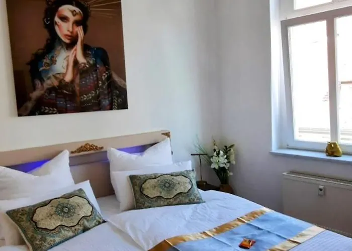 Exklusive Agnes In Zentraler Bestlage Von Zeitz! Vollausgestattet, Freie Parkplaetze, Magenta-tv, Highspeed Wlan, Fahrstuhl