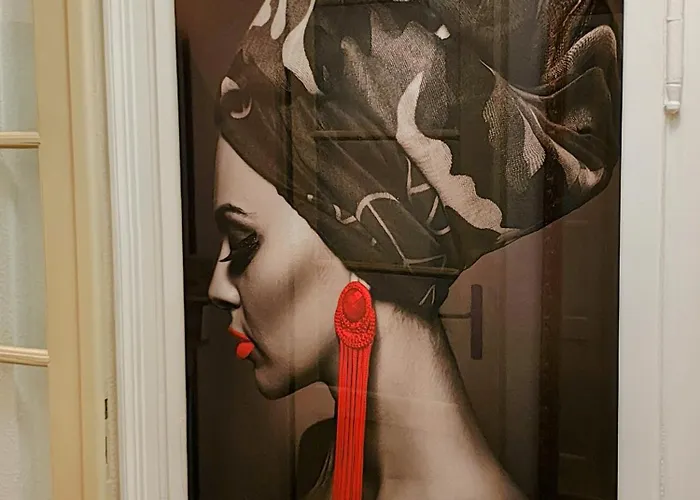 Exklusive Agnes In Zentraler Bestlage Von Zeitz! Vollausgestattet, Freie Parkplaetze, Magenta-tv, Highspeed Wlan, Fahrstuhl Цайц