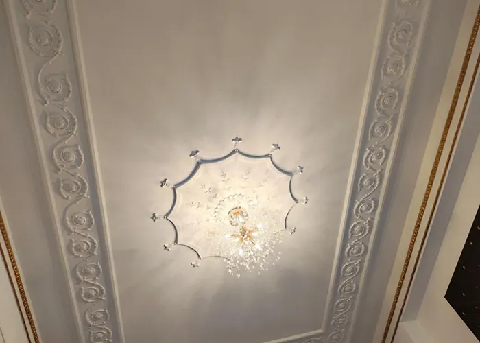 Exklusive Agnes In Zentraler Bestlage Von Zeitz! Vollausgestattet, Freie Parkplaetze, Magenta-tv, Highspeed Wlan, Fahrstuhl * Цайц