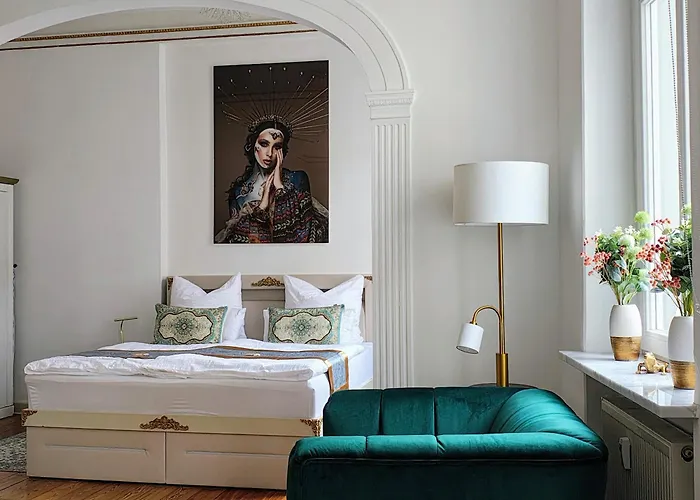 Exklusive Agnes In Zentraler Bestlage Von Zeitz! Vollausgestattet, Freie Parkplaetze, Magenta-tv, Highspeed Wlan, Fahrstuhl *